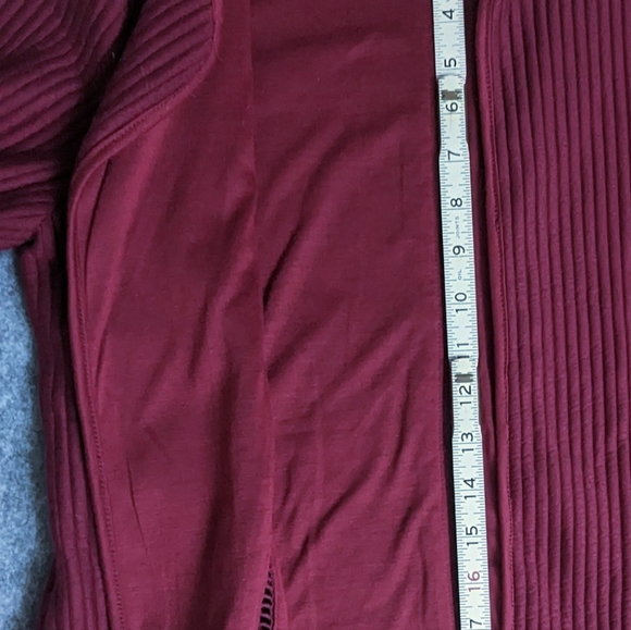 NWT Annabelle Cropped Burgundy Cardigan Small - Picture 5 of 11